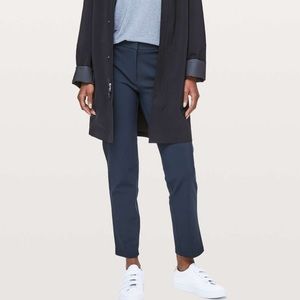 Lululemon On The Move NAVY Pants size 6